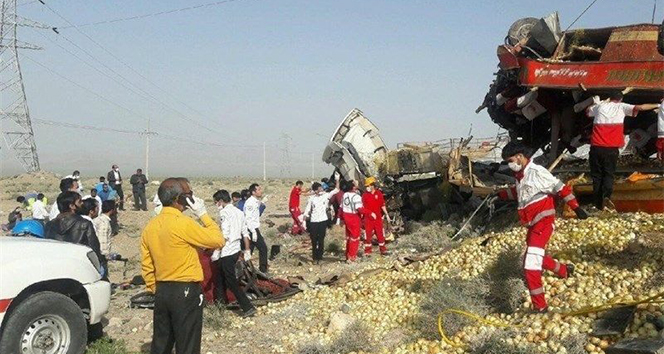 İran’daki feci kazada 12 kişi hayatını kaybetti