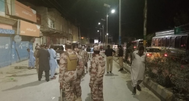Pakistan'da dükkana bombalı saldırı: 1 çocuk öldü