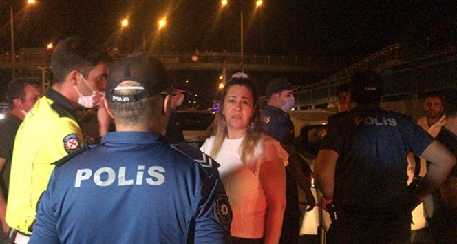 Zincirleme kazaya karışan kadın sürücü kendini görüntüleyen gazeteciye saldırdı