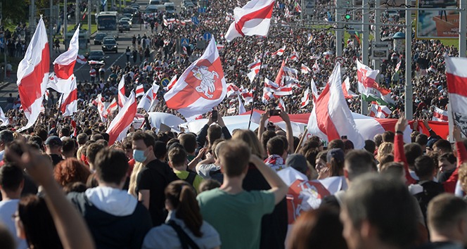 Belarus’taki protestolarda gözaltı sayısı 400’ü aştı