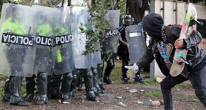 Kolombiya’da polis şiddetine karşı yapılan protestolarda 7 kişi öldü