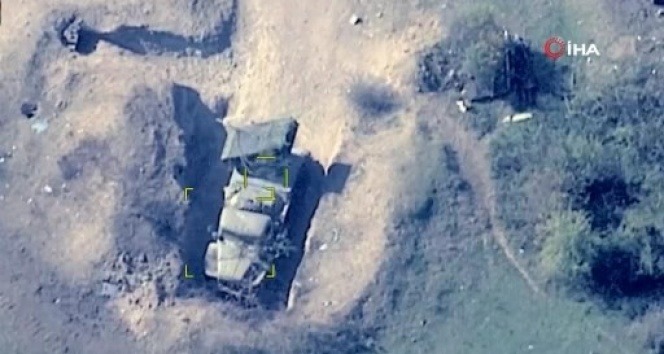 Azerbaycan ordusu, Ermenistan’a ait askeri araçları yerle bir etti