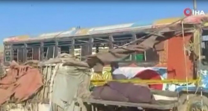 Pakistan’da yolcu otobüsü patladı: 6 yaralı