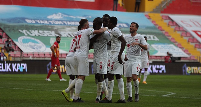 Sivasspor, Kayseri'de 3 puanı 3 golle aldı