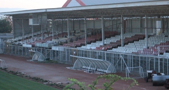 10 futbolcusu Covid-19'a yakalanan Kocaelispor tesislerini kapattı
