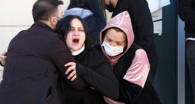 Antalya'da 3 kişinin lüks cipte ölümü