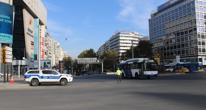 Başkent’te sokağa çıkma kısıtlaması sonrası vatandaşlar kendini dışarı attı