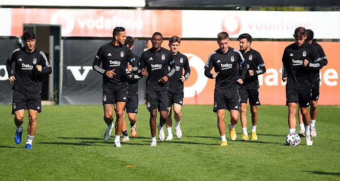 Beşiktaş'ta 3 futbolcuda korona virüs çıktı