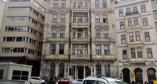 Beyoğlu'nda tarihi otelde bir kadın ölü bulundu