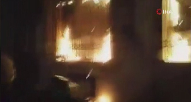 Fransa’da protestocular Merkez Bankasını ateşe verdi