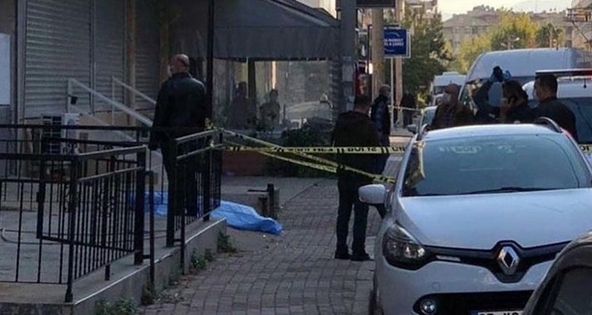 İzmir'de balkondan düşen 76 yaşındaki kadın hayatını kaybetti