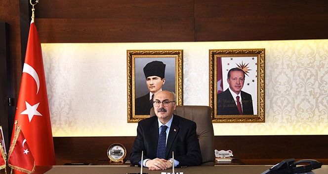 İzmir Valisi Yavuz Selim Köşger korona virüse yakalandı