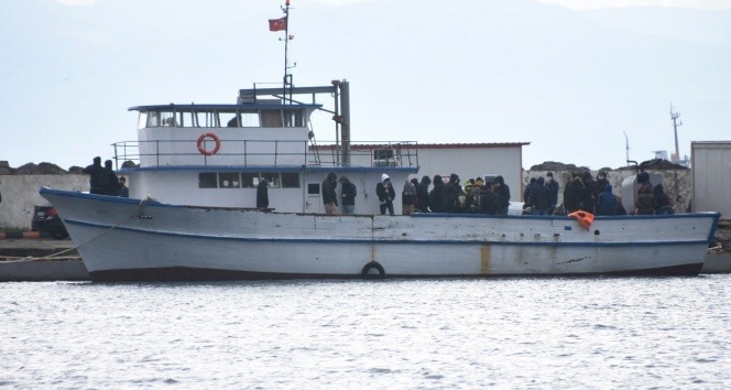Kaçak göçmen taşıyan gemi kaptanı tutuklandı