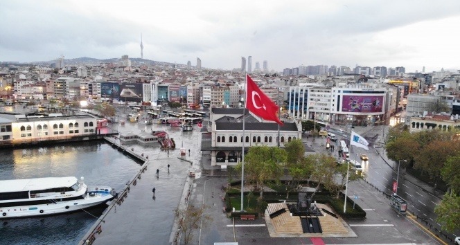 Kısıtlama sonrası Üsküdar ve Kadıköy Meydanı havadan görüntülendi