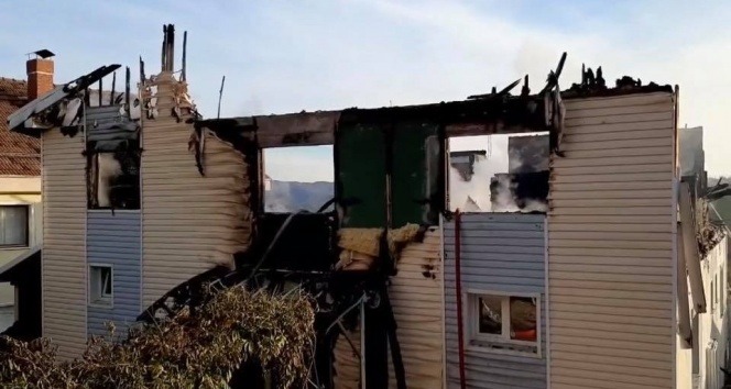 Türkeli’de iki katlı evde yangın