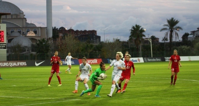 A Milli Kadın Futbol Takımı, Rusya'ya 2-1 mağlup oldu