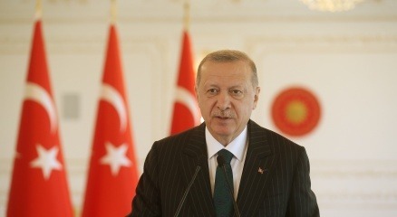 Cumhurbaşkanı Erdoğandan Uğur Şahin ve Özlem Türeciye tebrik