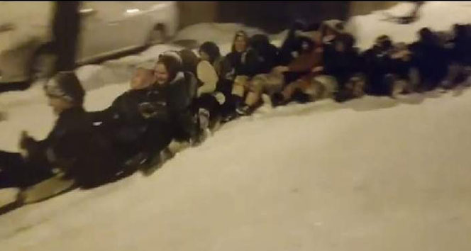 Bursa'da kar çılgınlığı! 45 kadın aynı anda böyle kaydı