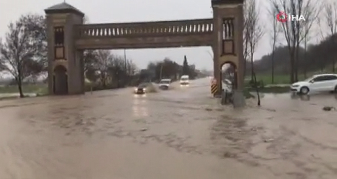 Edirne'de şiddetli yağış hayatı olumsuz etkiledi!