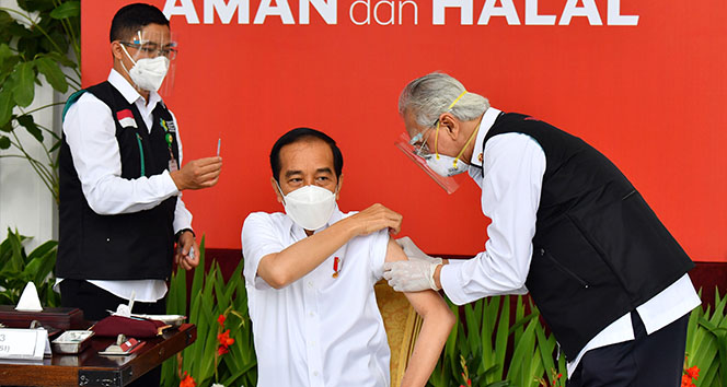 Endonezya'da ilk aşı Devlet Başkanı Widodo'ya yapıldı