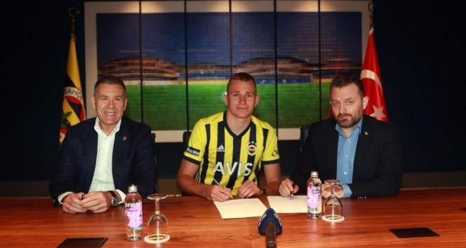 Fenerbahçe, Macar stoper Attila Szalai'yi kadrosuna kattı