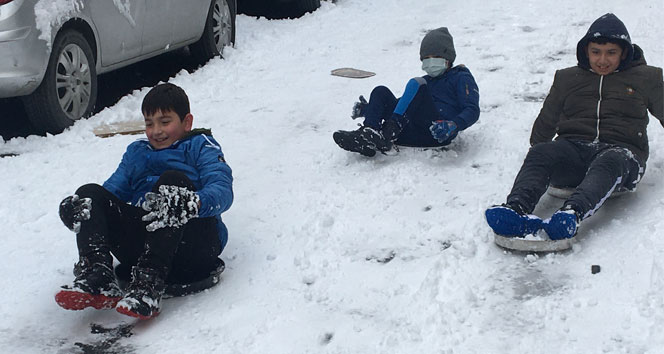 İstanbul’da çocukların kar keyfi