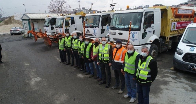 Kar yağışı İstanbul'a giriş yaptı, ekipler alarm durumuna geçti