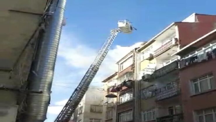 Fatih’teki çatı katı yangını mahalleliyi sokağa döktü