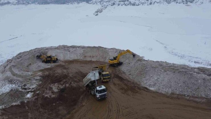 Kuraklığın vurduğu Çorum’da 2 bin kamyon kar baraja taşındı