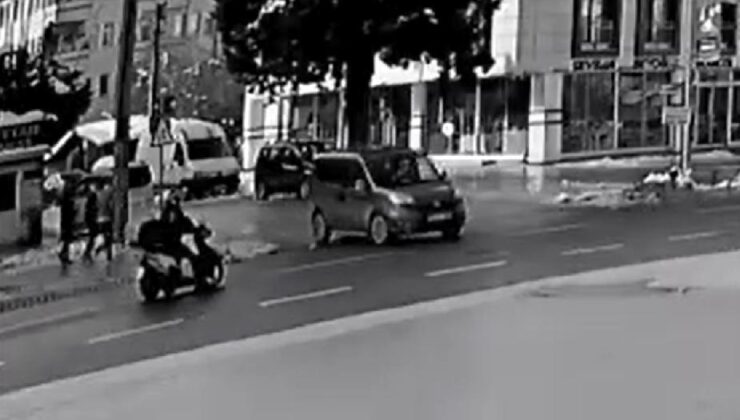 Motosikletli, aniden yola çıkan otomobile çarptı: 1 yaralı