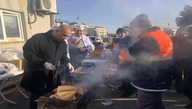 Sultangazi Belediyesi personeline sucuk ekmek ile teşekkür etti