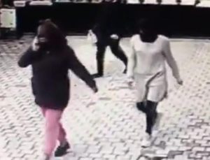 Bursa’da peçeli kadın hırsızlar kamerada