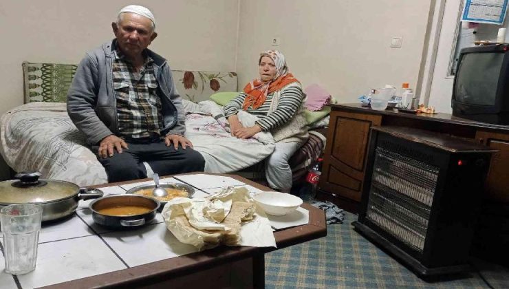 Belediye yaşlı çifte iftar için getirdiği sıcak yemeği geri aldı