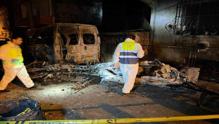 Bursa’da 2 kişinin öldüğü uçak kazasında kaza kırım ekibinin incelemesinin ardından enkaz sokaktan kaldırıldı