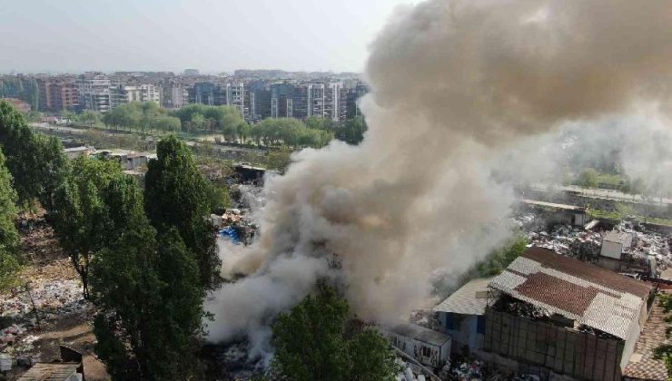 Bursa’da geri dönüşüm tesisindeki yangın havadan görüntülendi