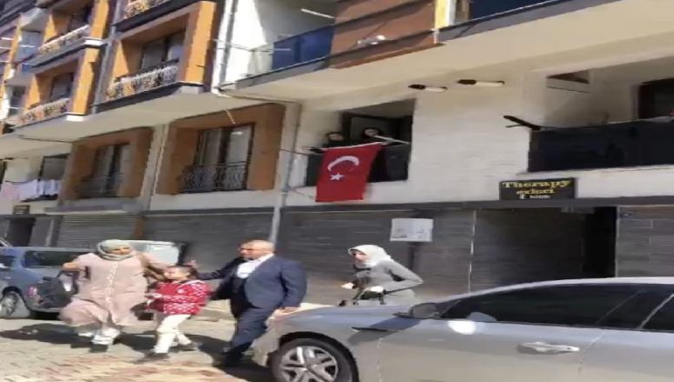 Bursa’daki patlamada şehit olan ceza infaz memurunun evine Türk bayrağı asıldı