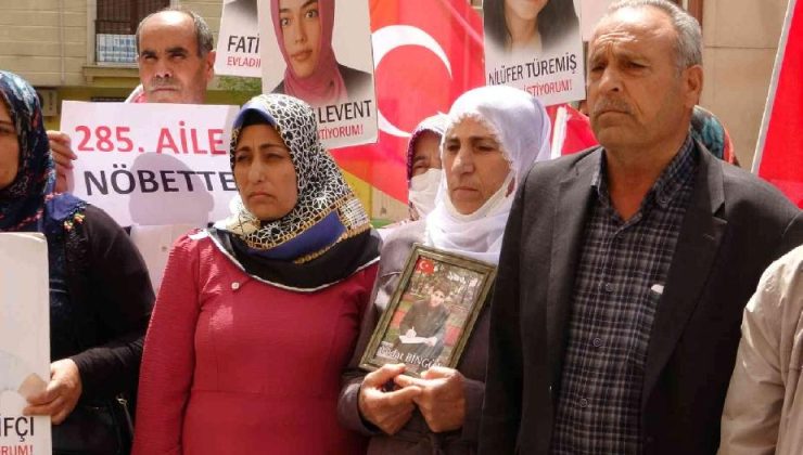 Diyarbakır’da 25 yıllık muhtar, oğlu için ailesiyle evlat nöbetine katıldı