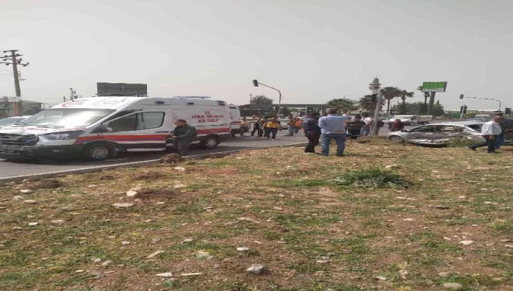 Hatay’da ambulans ile çarpışan otomobilin sürücüsü yaralandı