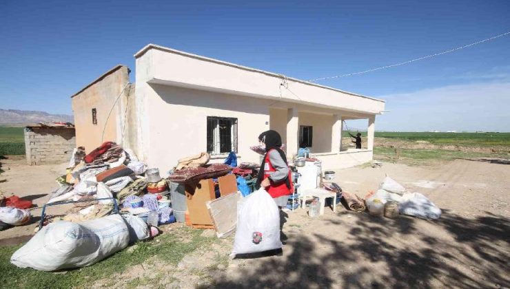 Kızılay ekibi, Silopi’de mağdur ailenin evini baştan onardı
