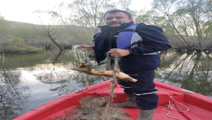 Konya’da baraj gölündeki balıklar üreme döneminde denetimlerle korunuyor