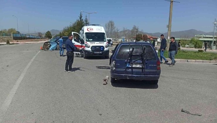 Konya’da hafif ticari araç ile otomobil çarpıştı: 1 yaralı