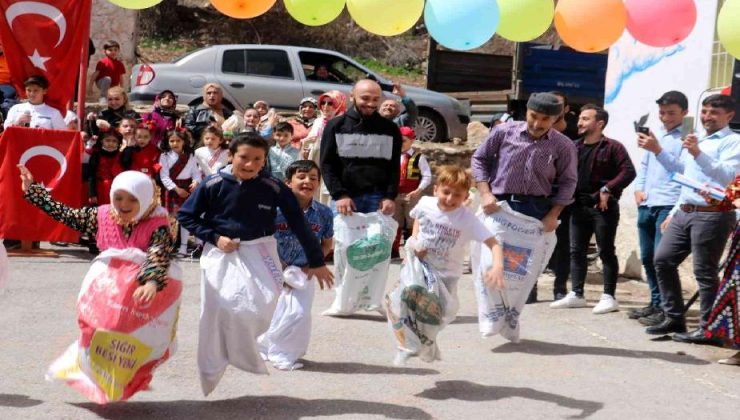Sivas’ta 10 mevcutlu köy okulunda dillere destan 23 Nisan kutlaması