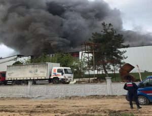 Bilecik’te bir günde ikinci lastik fabrikası yangını