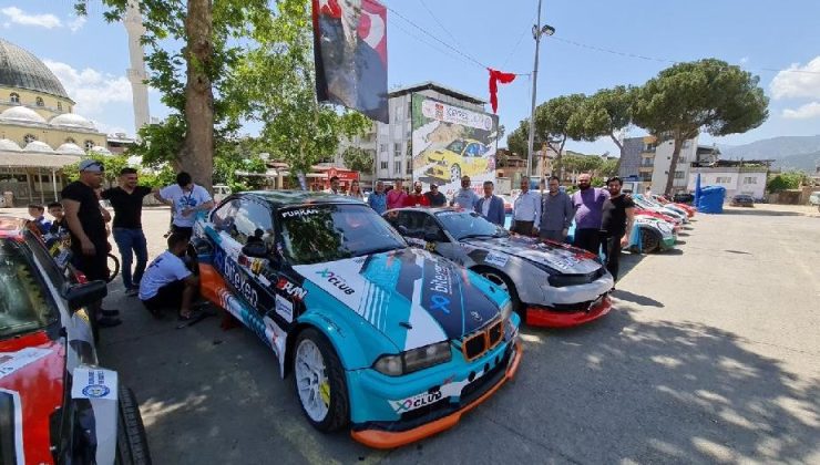Buharkent’te yarış otomobilleri görücüye çıktı