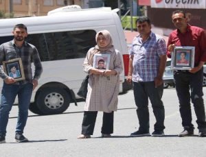 Diyarbakır’da evlat nöbetine 3 aile daha katıldı