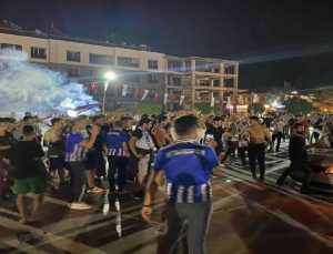 Fethiyespor taraftarı, 2. ligi kutladı