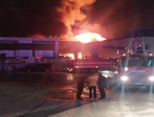 Gaziantep’te geri dönüşüm fabrikasında büyük yangın