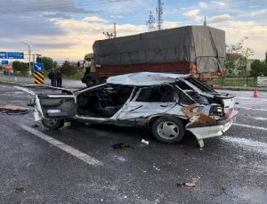 Kamyon otomobile çarptı: 2 yaralı