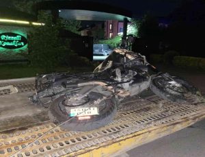 Kontrolden çıkan motosiklet 21 yaşındaki gence çarptı: 2 ölü