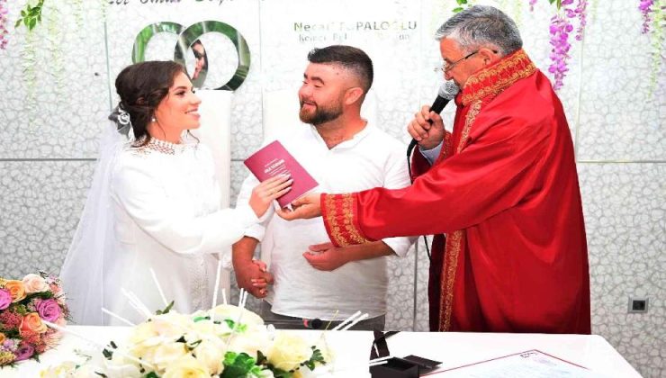 Savaş değil aşk kazandı, Ukraynalı ve Rus aşıklar Antalya’da evlendi